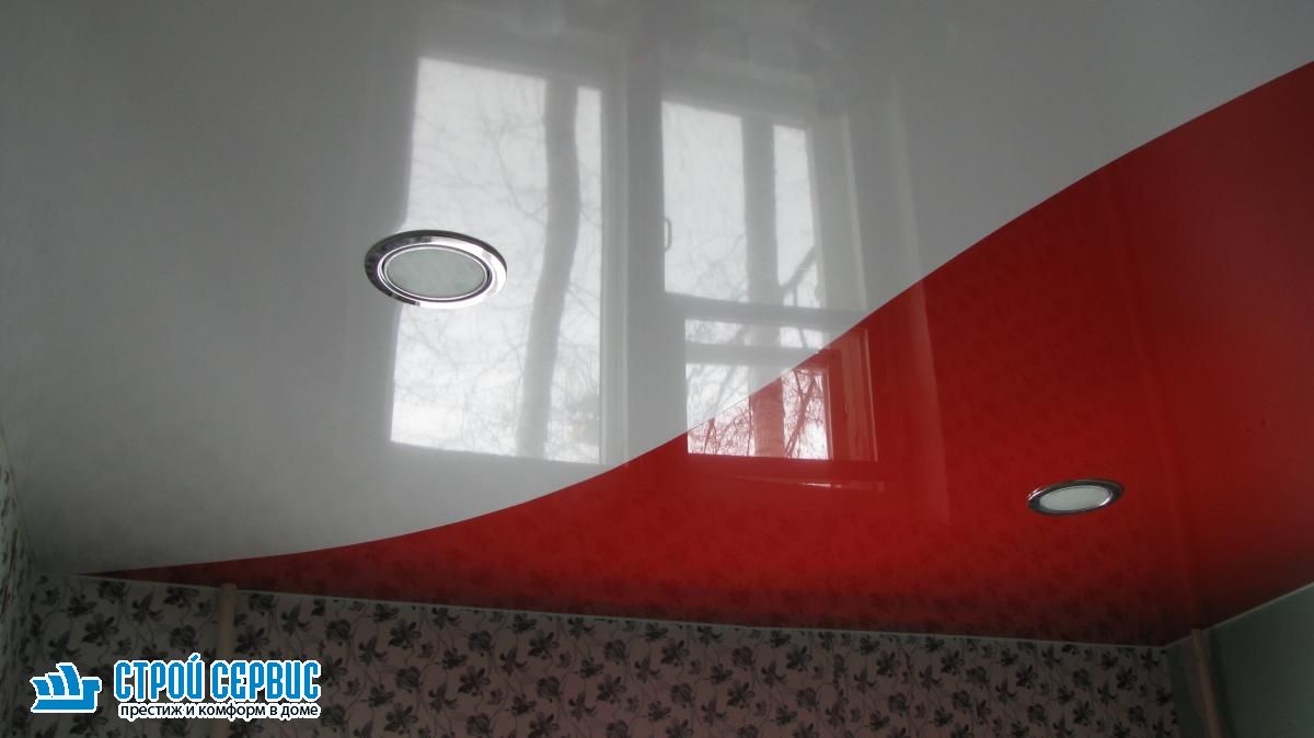 Натяжной потолок на кухне красно белый